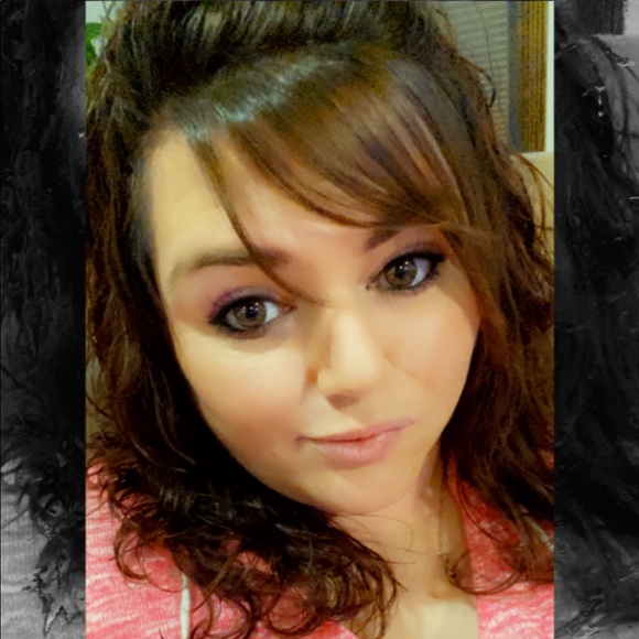 Meet your Posher, Stephanie - Picture 1 of 1